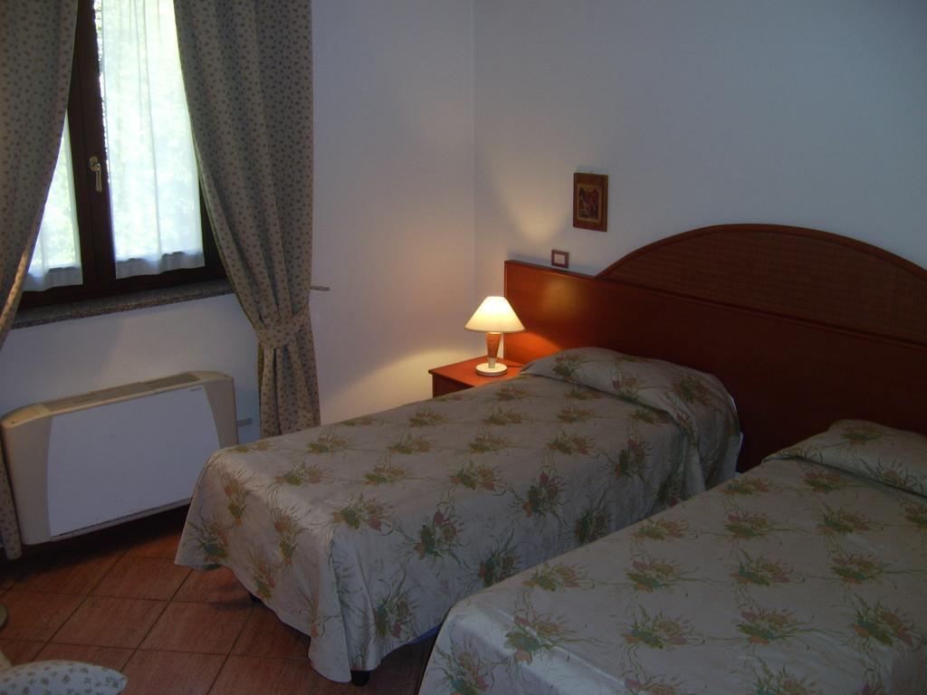 Hotel La Collinetta Sesto Calende Szoba fotó
