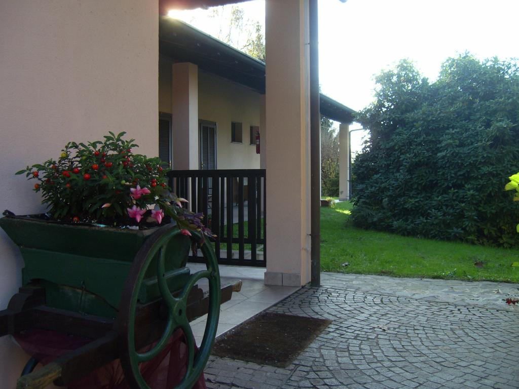 Hotel La Collinetta Sesto Calende Kültér fotó