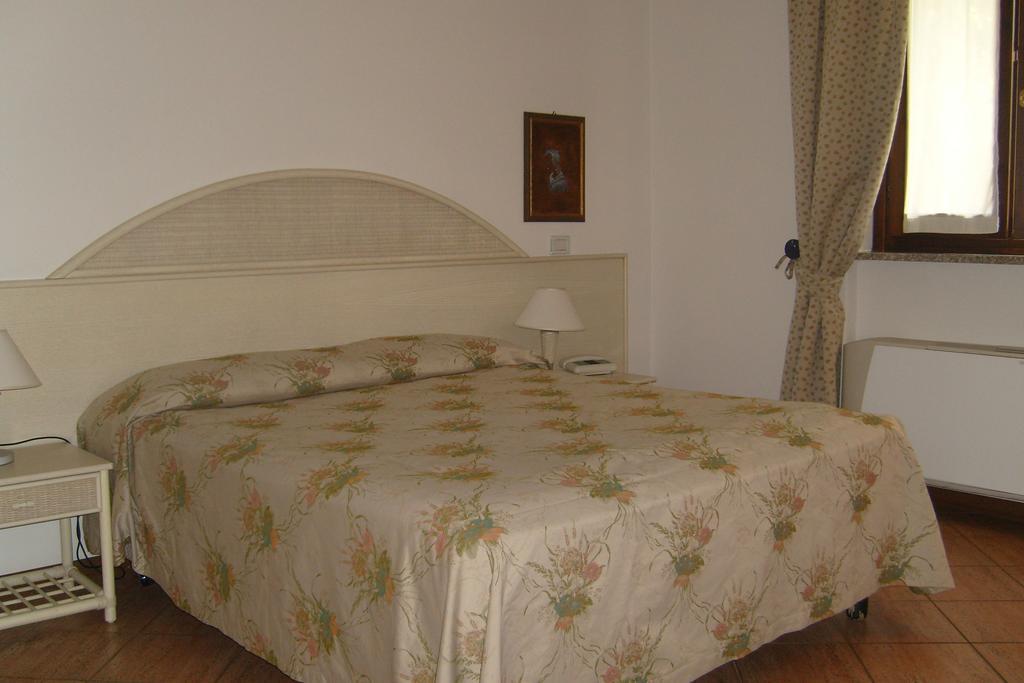 Hotel La Collinetta Sesto Calende Szoba fotó