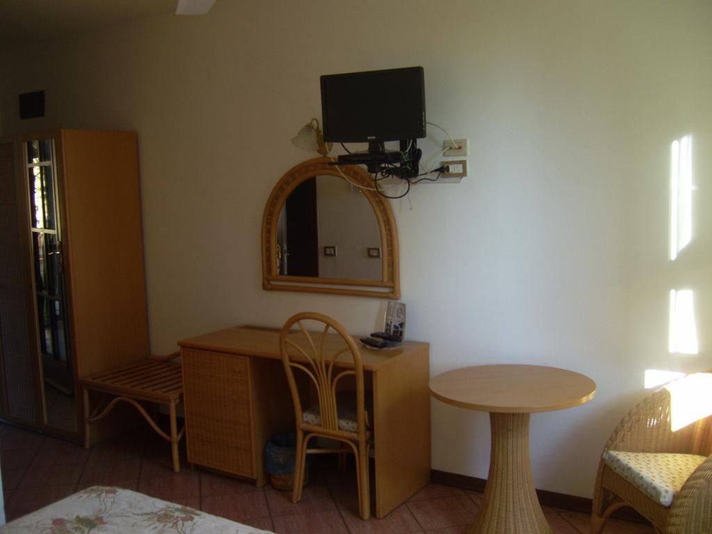 Hotel La Collinetta Sesto Calende Szoba fotó