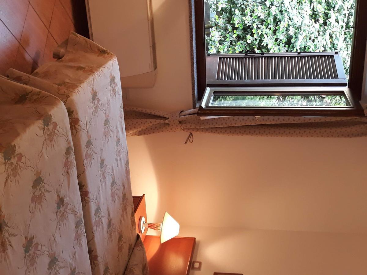 Hotel La Collinetta Sesto Calende Kültér fotó