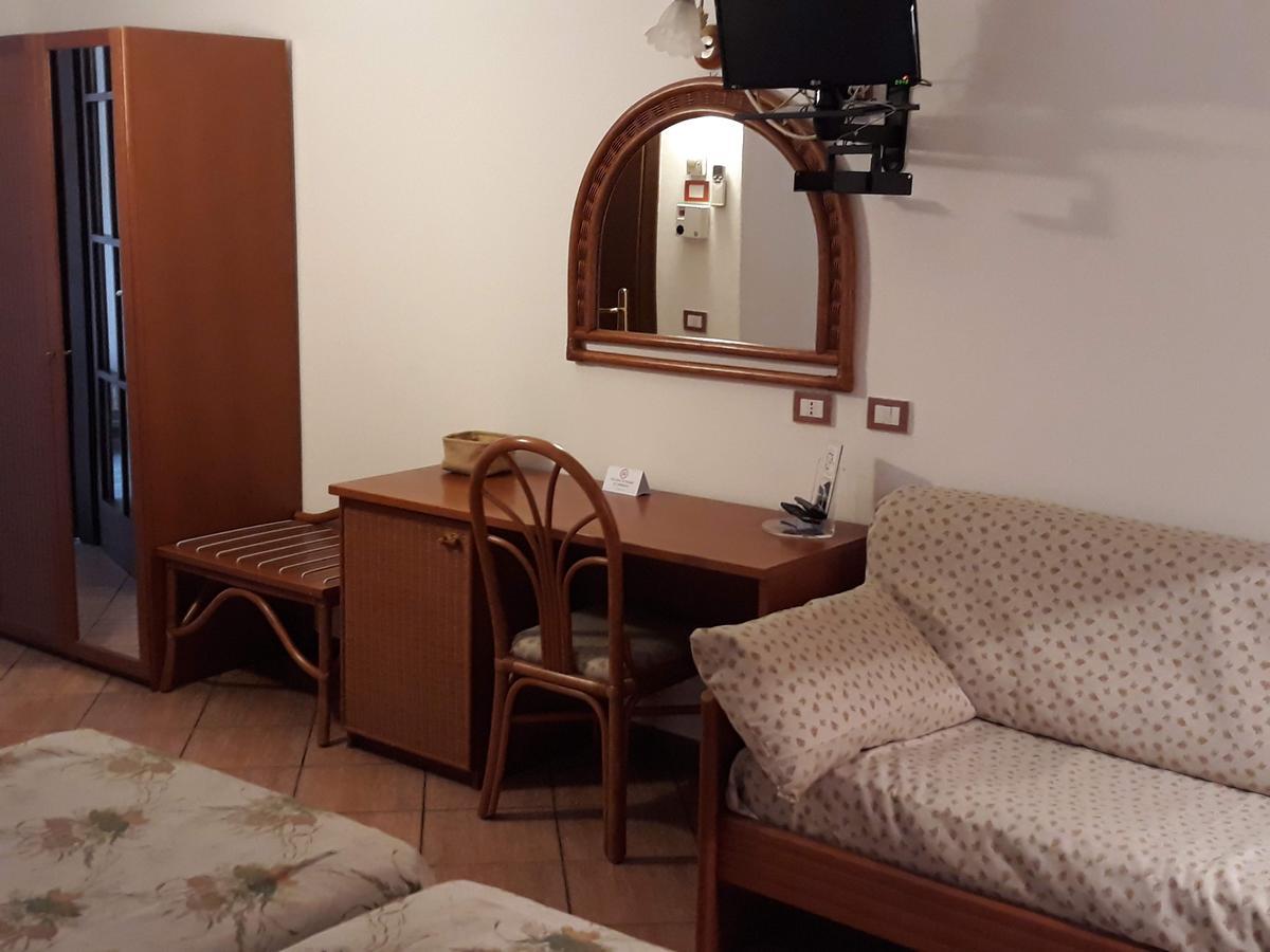 Hotel La Collinetta Sesto Calende Kültér fotó
